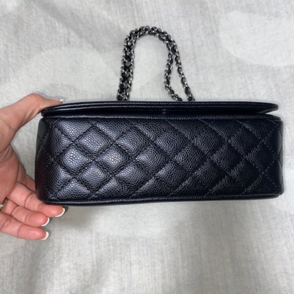 Chanel Flap Bag Caviar/Grained Calfskin Silver Hardware - Picture 3 of 15